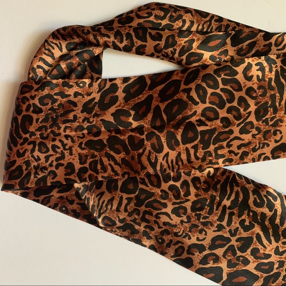 Leopard print silk scarf - Picture 4 of 5